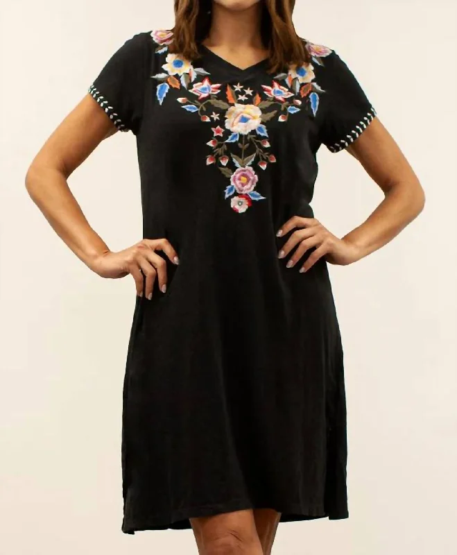 Indie Dress In Black Printed unclassified dresses